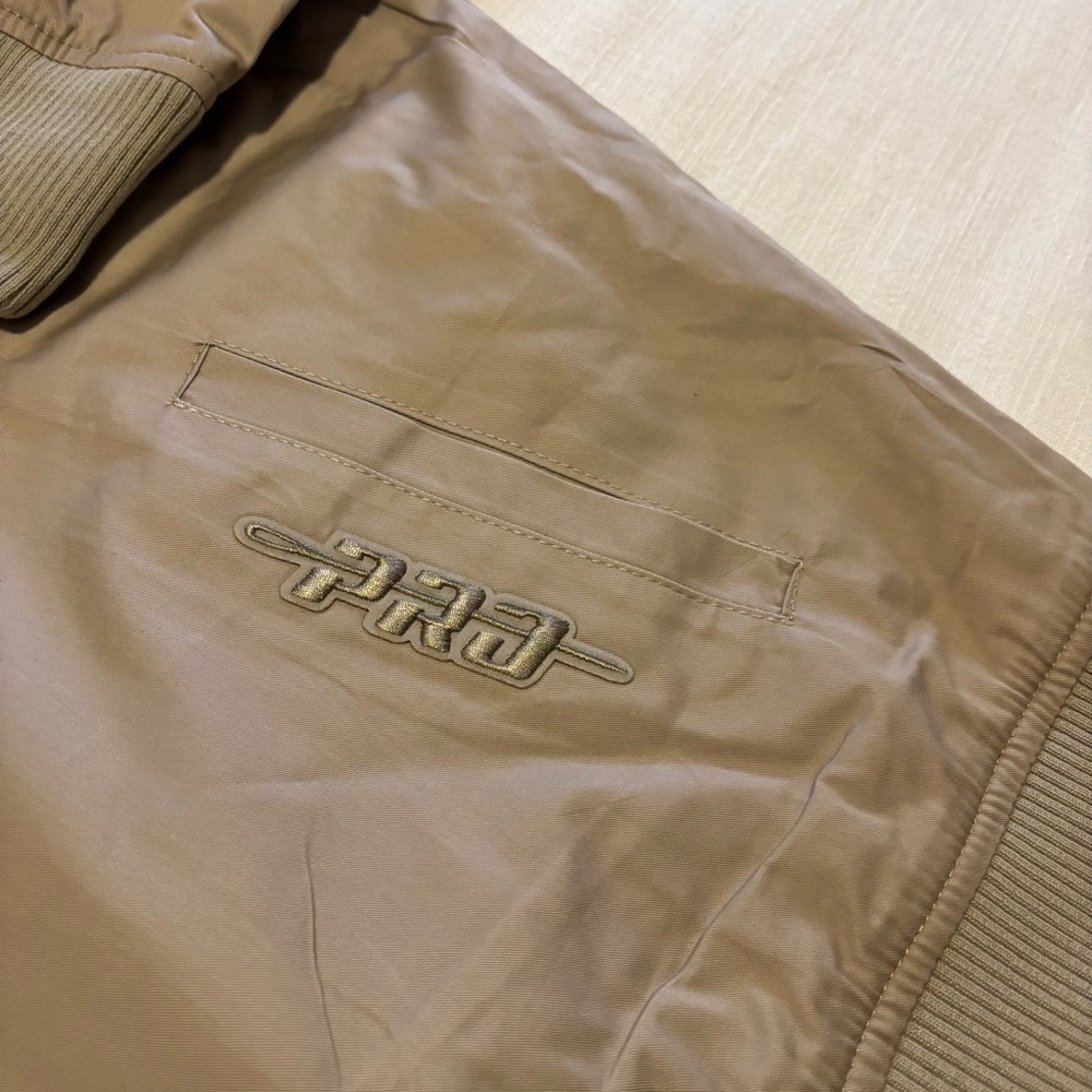 Pro Standard Texas Rangers Neutral Bomber Jacket - Picture 4 of 12
